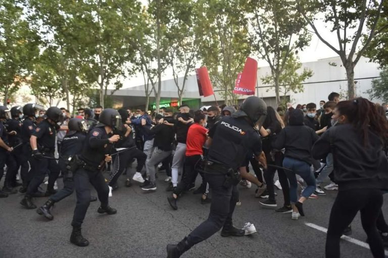 La policía disuelve la manifestación de la ultraizquierda contra el confinamiento dw Madrid