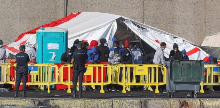Llegan a las Islas Canarias (España) 10.467 inmigrantes ilegales a bordo de 399 pateras