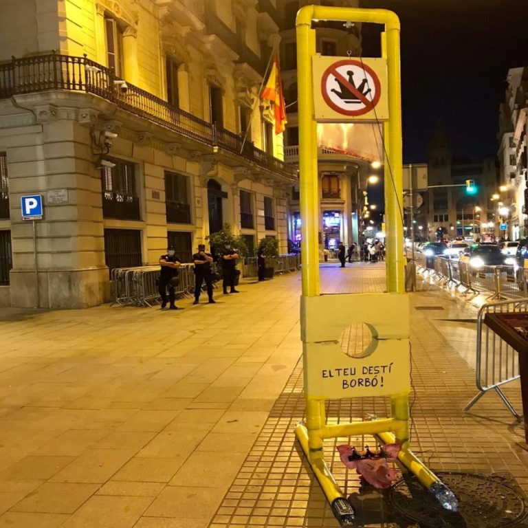 VOX lleva a los CDR ante los Tribunales por «delitos contra la Corona y odio»