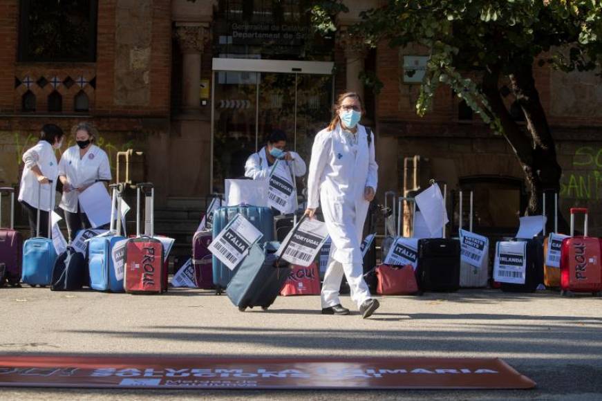 FOTOGRAFÍA. BARCELONA (ESPAÑA), 14.10.2020. Los médicos huyen de Cataluña ante el desprecio que padecen. «Hace dos años, 792 profesionales sanitarios. Efe