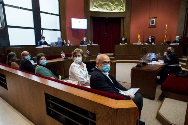 El Tribunal Superior de Justicia de Cataluña inhabilita a los exmiembros de Mesa del Parlamento catalán