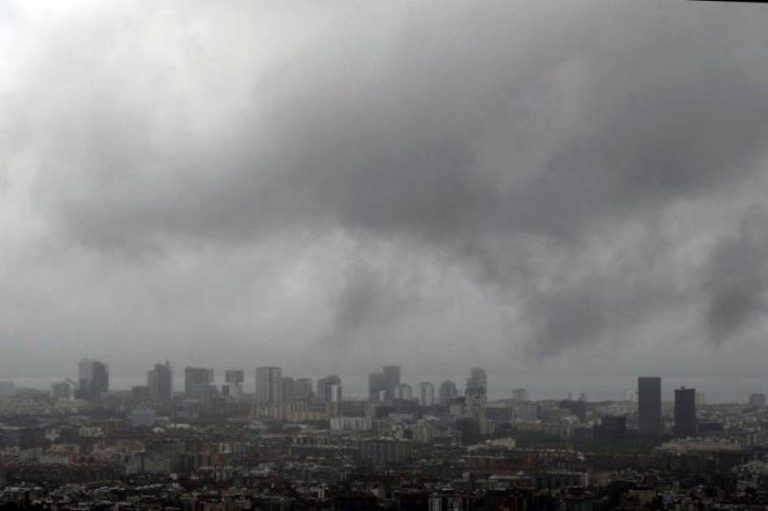 El frente atlántico deja chubascos persistentes con acumulaciones de agua y viento fuerte en España