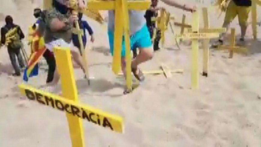 FOTOGRAFÍA. CANET DE MAR (BARCELONA) ESPAÑA. Los héroes de la patria española esta tarde en canet de Mar (Barcelona) donde han derrotado a todos los CDR y la CUP. Ñ Pueblo