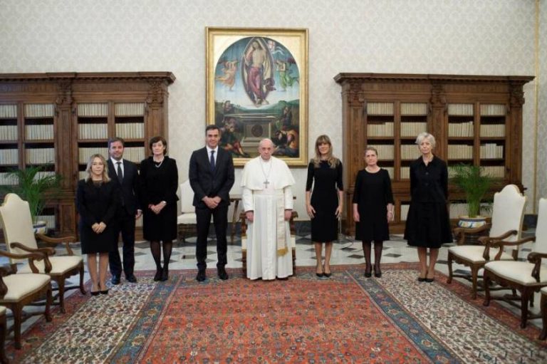 El papa Francisco al Gobierno de Pablo Iglesias y Sánchez: «Les pido por favor que recen por mí»