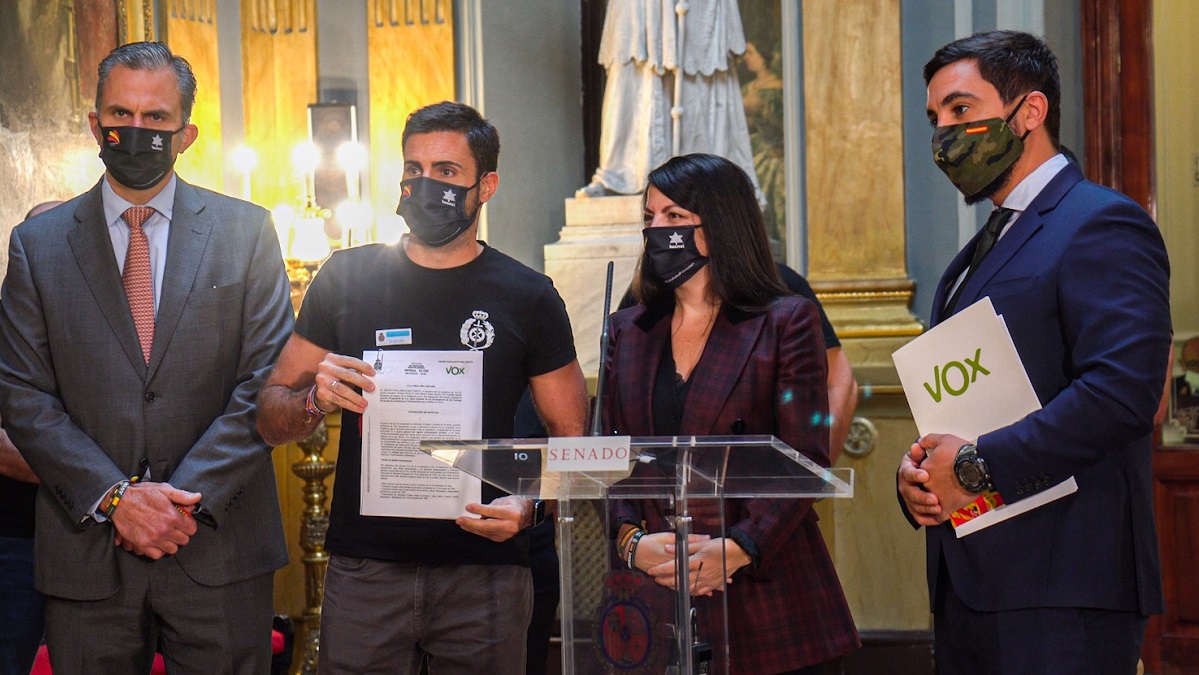 FOTOGRAFÍA. CONGRESO D ELOS DIPUTADOS (MADRID), 06.10.2020. El secretario general de Vox, Javier Ortega Smith (i), la secretaria general del grupo Parlamentario Vox, Macarena Olona (2ª d). Ñ Pueblo