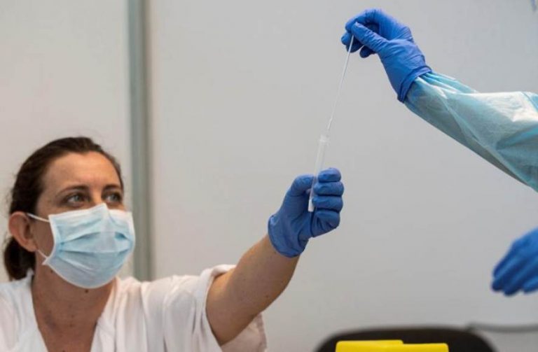Sanidad notifica 7.118 nuevos casos de covid en una España muy cerca de los 900.000 contagios