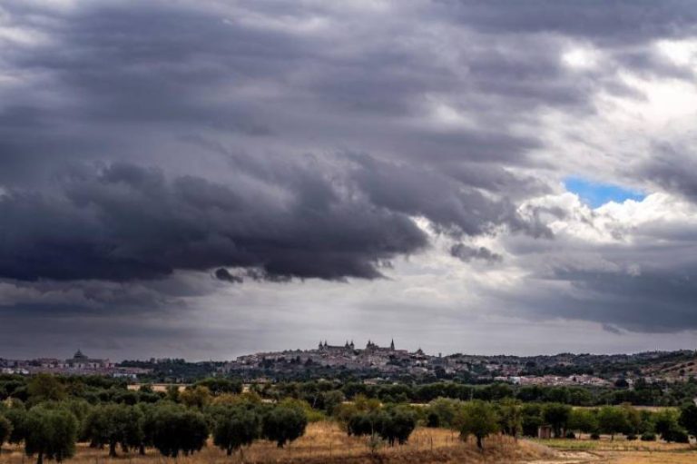 Precipitaciones persistentes localmente fuertes y viento fuerte en España