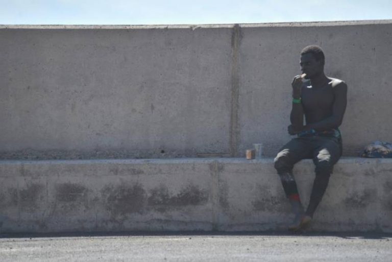 Llegan a España 52 inmigrantes ilegales a bordo una patera  