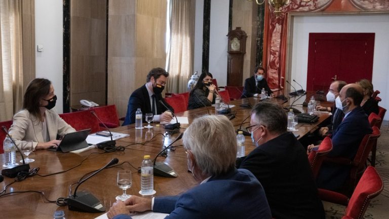 Entidades y VOX denuncian el «sectarismo ideológico» que trae la «Ley Celaá»