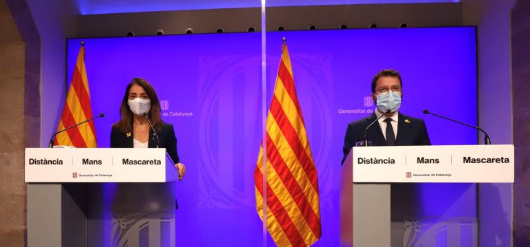 Sanitarios de la Generalitat derivan la vacuna a sus familias