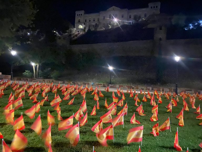 Las víctimas de COVID 19 se concentran frente al Congreso de los Diputados: «China debe pagar la factura»