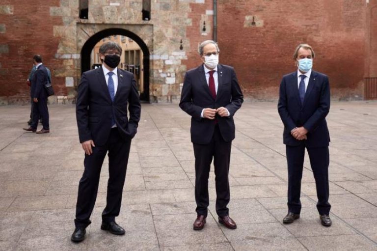 Puigdemont, Torra y Artur Mas: «Algo huele mal. España nos ha inhabilitado o destituidos»