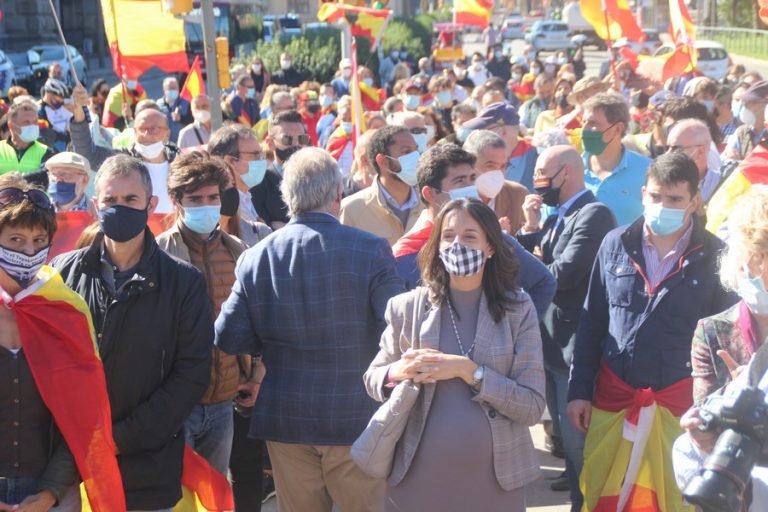 Vídeo. Cataluña festeja el 12-O con 3 columnas de flota española detrás del buque insignia de Colón