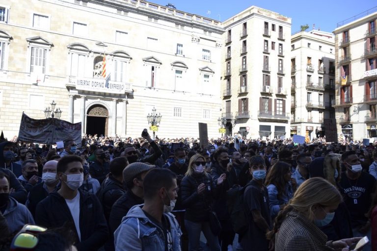 Varios miles de comerciantes y restauradores claman contra Aragonés (ERC): «Queremos trabajar»
