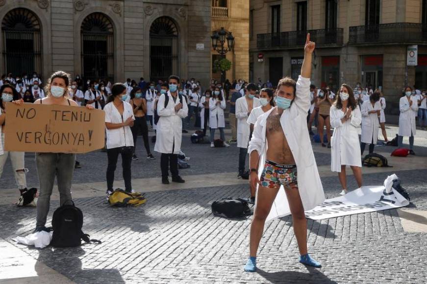 FOTOGRAFÍA. PLAZA SAN JAIME DE BARCELONA (BARCELONA) ESPAÑA, 20.10.2020. Varios centenares de facultativos MIR (médico interno residente). Efe