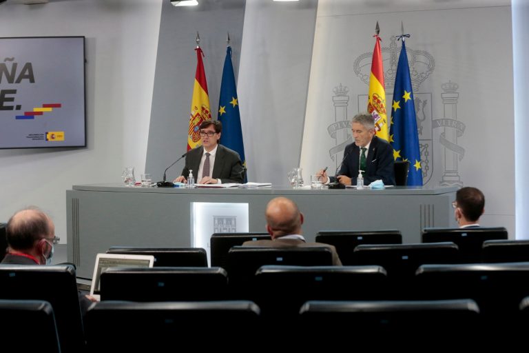 Sánchez e Iglesias prohíben «desplazamientos adecuadamente justificados» en la alarma de Madrid