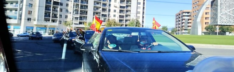 Tarragona se llena de fiesta y banderas de España durante la fiesta nacional de España