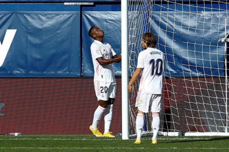 Madrid es líder en solitario de la Liga con goles de Vinicius y Benzema ante Levante (0-2)
