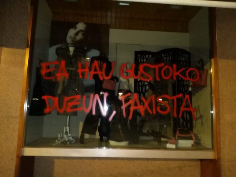La policía investiga el ataque contra el negocio de la madre y hermana de Abascal en la Amurrio