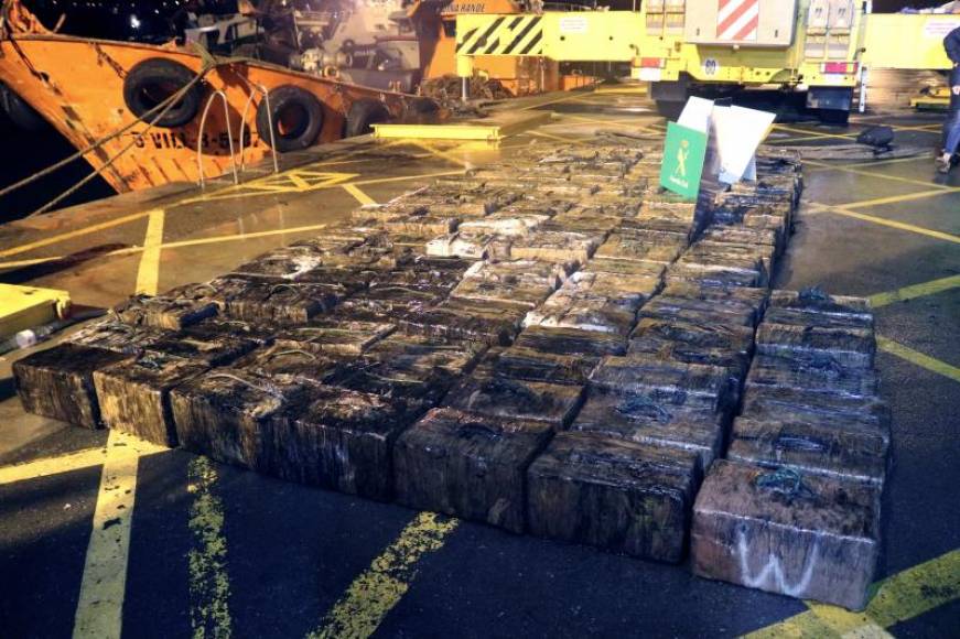 FOTOGRAFÍA. ALDÁN (CANGAS DE MORRAZOS) ESPAÑA, 21.11.2020. Vista de los 3.200 kilos de cocaína que transportaba el narcosubmarino apresado en la ría gallega de Aldán. Efe