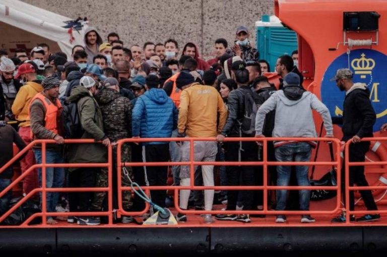 El Tribunal Constitucional avala las «devoluciones en caliente» de inmigrantes y la «Ley mordaza»