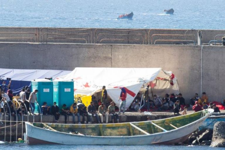 Varios inmigrantes y MENAS enfermos en Canarias