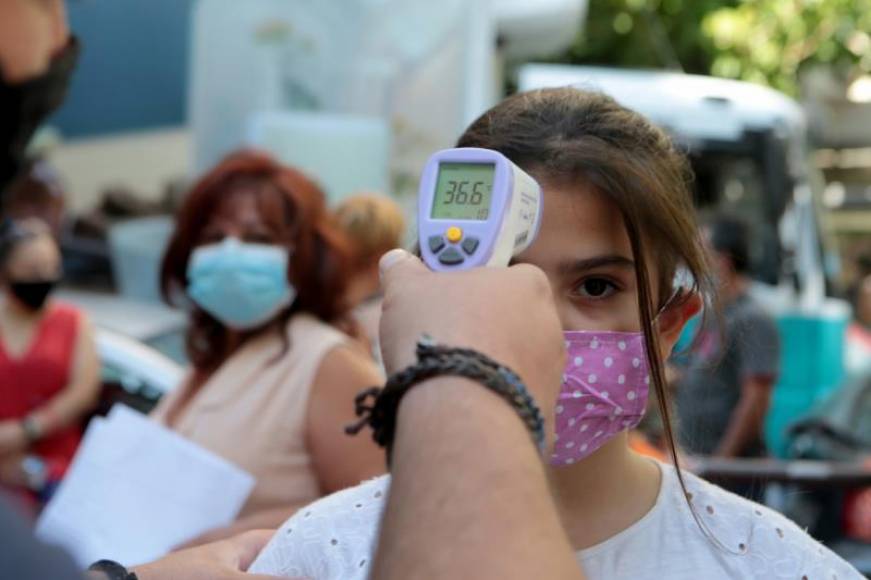 FOTOGRAFÍA. ATENAS (GRECIA), 14.11.2020. El Gobierno griego ha decretado el cierre de la enseñanza primaria y guarderías ante el avance de los contagios del covid 19 en el país. Efe