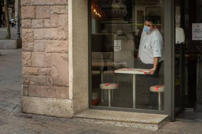 15 días más de cierre de bares y restaurante en Cataluña