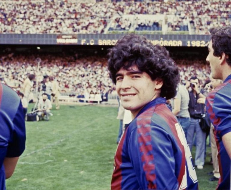 FOTOGRAFÍA. BARCELONA (ESPAÑA), SIN CHE CONCRETADA. Informe ve "tóxico ajeno a drogas" en la muerte de Maradona. Diego Armando Maradona, uno de los fichajes del FC Barcelona para la próxima temporada, durante la presentación del equipo. Hechos, 25.11.2020. Muere Diego Maradona a los 60 años. Efe