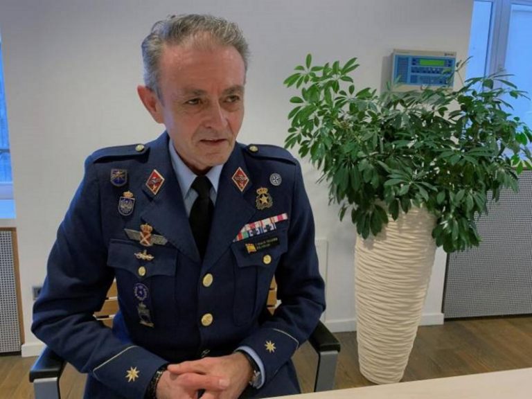 El Teniente coronel español: No se puede hacer «Teniente general a una mujer de hoy para mañana» solo por la igualdad de género
