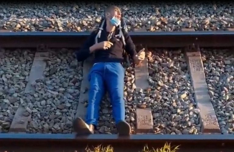 Un inmigrante «magrebí» intenta suicidarse en Cataluña para exigir sus derechos en España