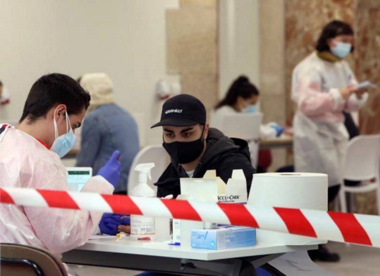 Sanidad notifica 55.019 nuevos casos de covid 19 en España