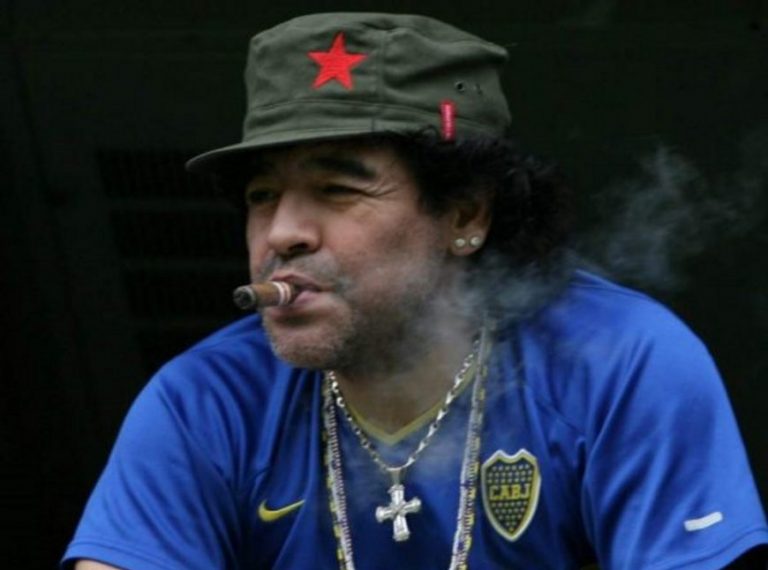 Médico: «Maradona es un paciente que vive en extremos» y debe «dejar de hacer eso que le hace mal»