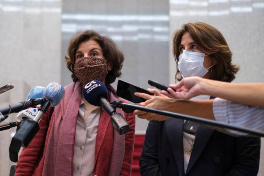 FOTOGRAFÍA. LAS PALMAS DE GRAN CANARIA (ESPAÑA), 16.11.2020. La jefa de misión para España de la Organización Internacional para las Migraciones (OIM), María Jesús Guerra (d). Efe