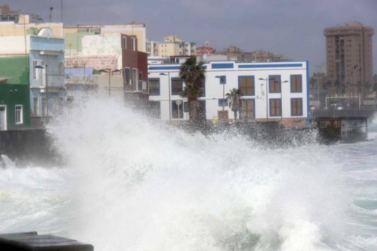 Rachas fuertes de viento, precipitaciones y nieblas matinales extensas en España