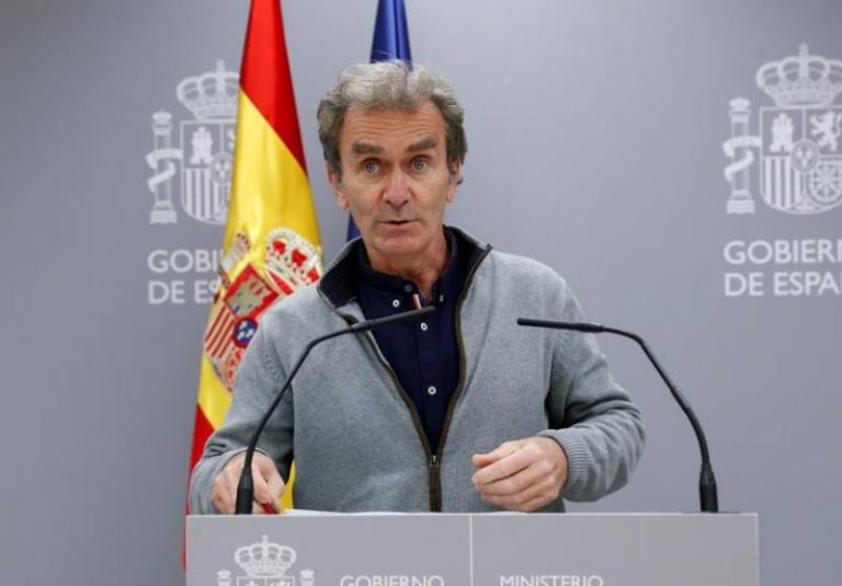 Los médicos exigen el cese de Fernando Simón por su «incapacidad manifiesta» y piden a Sánchez un «giro radical» 