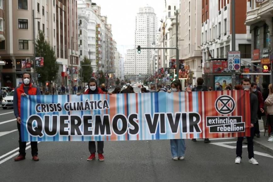 FOTOGRAFÍA. MADRID (ESPAÑA), 15.11.2020. Activistas de Extinction Rebellion Madrid, movimiento ecologista que quiere llamar la atención de gobiernos y ciudadanía. Efe
