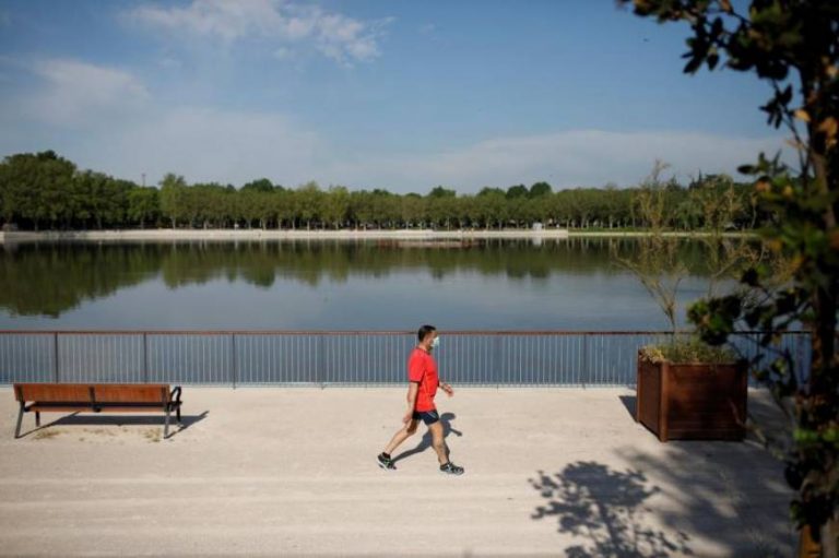 Cielos despejados con nieblas espesas y precipitaciones España