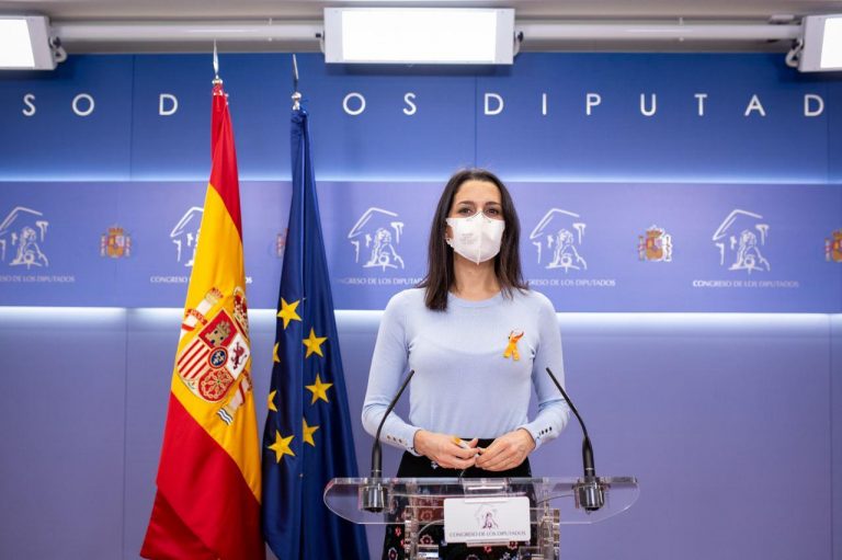 Arrimadas mantiene su apoyo a Pablo Iglesias y Sánchez pese a la aprobación de la Ley Celaá