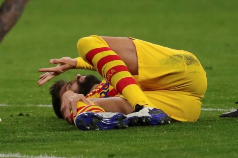 Piqué sufre «un esguince en la rodilla derecha» 