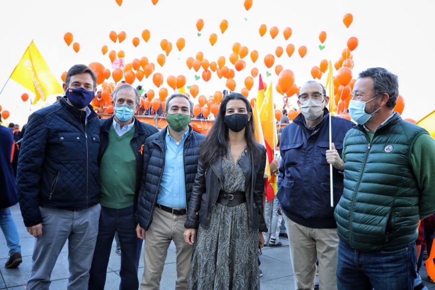 FOTOGRAFÍA. MADRID (ESPAÑA), 22.11.2020. Cargos destacados de la Voz de los Españoles (VOX) participan a la manifestación «Stop Ley Celaá». Ñ pueblo (1)