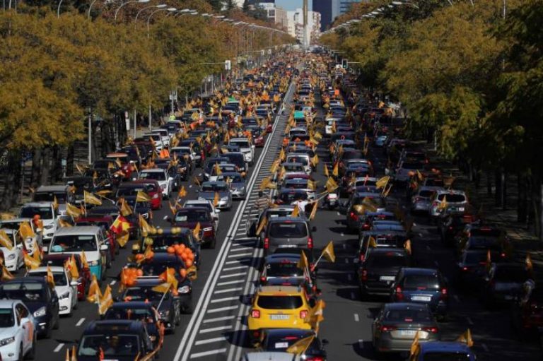 La protesta por la prohibición del español (castellano) en España con «Ley Celaá» colapsa Madrid