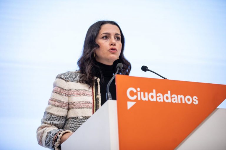 Arrimadas pide aplazar las elecciones catalanas