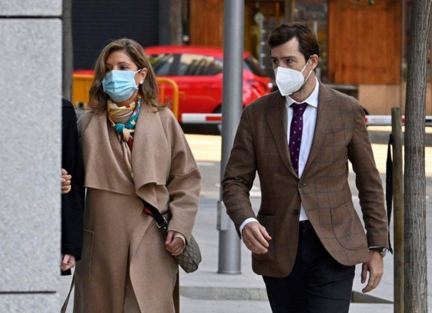FOTOGRAFÍA. MADRID (ESPAÑA), NOVIEMBRE DE 2020. La mujer del extesorero del PP Luis Bárcenas, Rosalía Iglesias Villar (i) a su llegada a la Audiencia Nacional. Efe