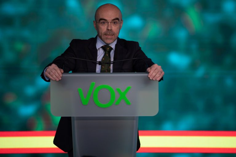 Buxadé: «VOX es ya la alternativa al régimen. El ministro de la oposición Pablo Casado se está arrepintiendo»