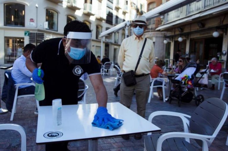 «Persecución inaceptable» del PP y Cs a 250.000 trabajadores de la hostelería en Andalucía