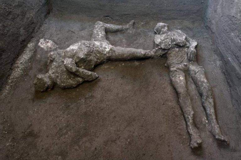 Hallan un noble y su joven esclavo de la época del emperador Augusto en Pompeya (Italia)
