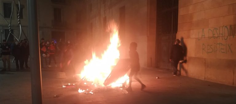Treinta personas heridas, entre ellas 20 Mozos, 3 urbanas y 7 manifestantes en Barcelona