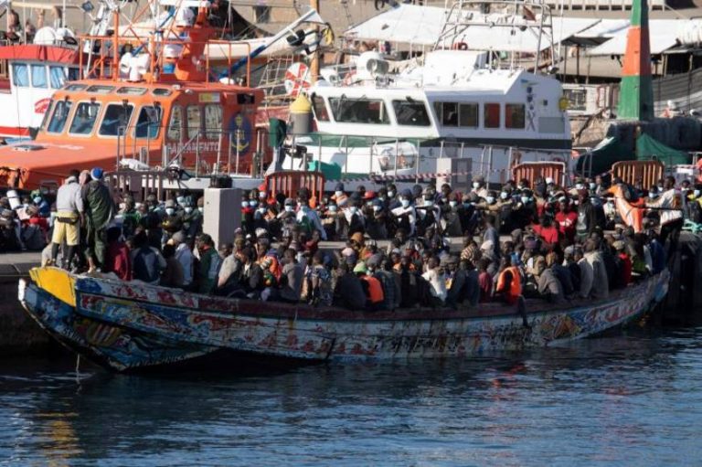 16.000 inmigrantes ilegales desbordan el sistema español en una Canarias que pide ayuda al Ejército