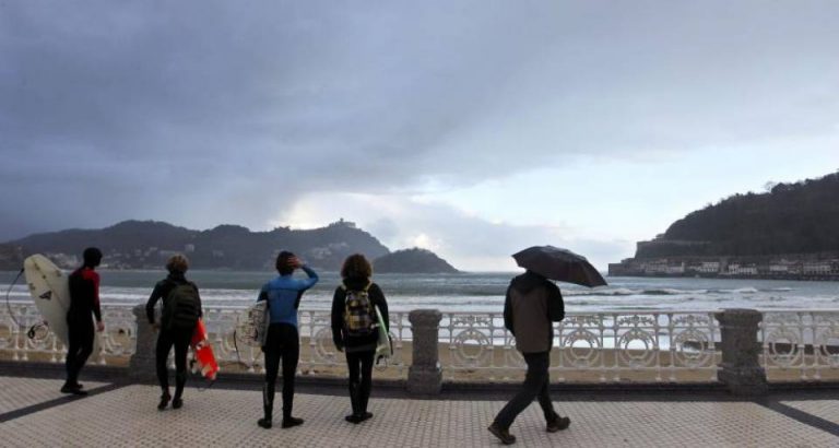 Descenso de temperaturas y rachas de viento muy fuertes en España